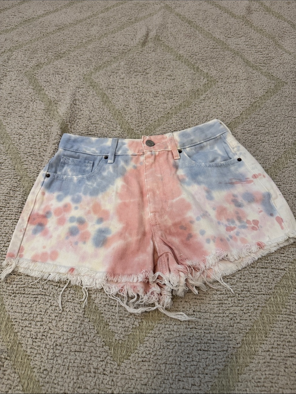PacSun Tie-Dye Frayed Hem Denim Shorts - Red & Blue